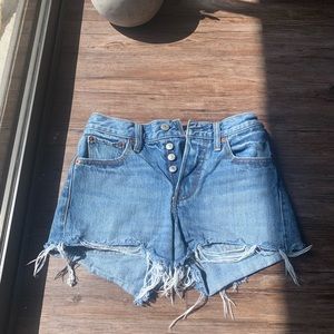 Levi’s jean shorts high waist 24